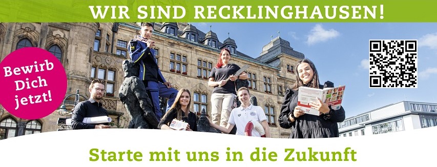 Auszubildende vor dem Rathaus